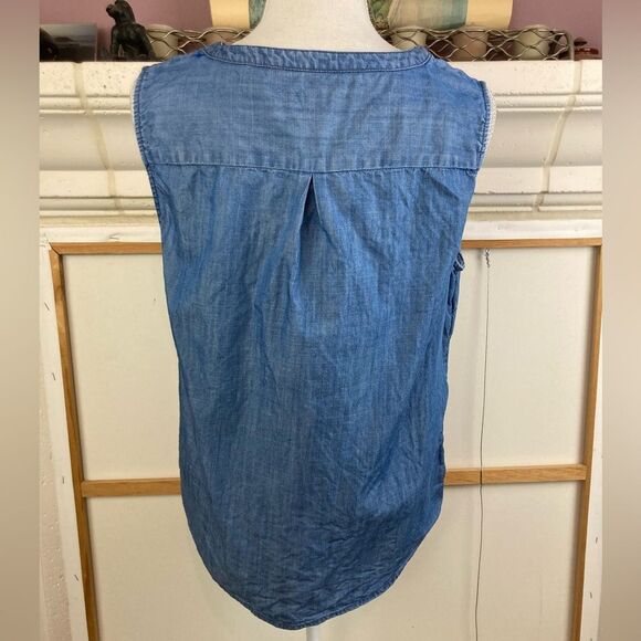Talbots Blue chambray Sleeveless Ruffle accent Vneck Blouse - Picture 4 of 6